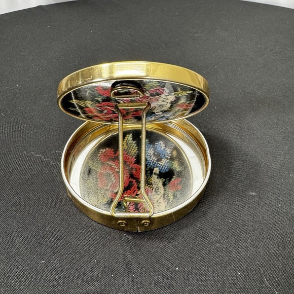 Vintage Ladies Fold Out Mirror Compact with Stand Floral Pattern 251628 - Picture 2 of 8